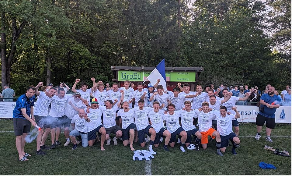 "Feiern bis der Arzt kommt" lautete die Devise beim SV Raigering, dem frischgebackenen Meister der Kreisliga Süd nach dem Schlußpfiff in Ursensollen.