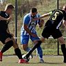 Ab durch die Mitte: Can Cemil Özer erzielte die ersten beiden Treffer beim 5:1-Sieg des VfB Ginsheim gegen den SV 07 Geinsheim, für den hier Tom Wiesenaecker (links) und Yannik Keller verteidigen.	Foto: Andre Dziemballa