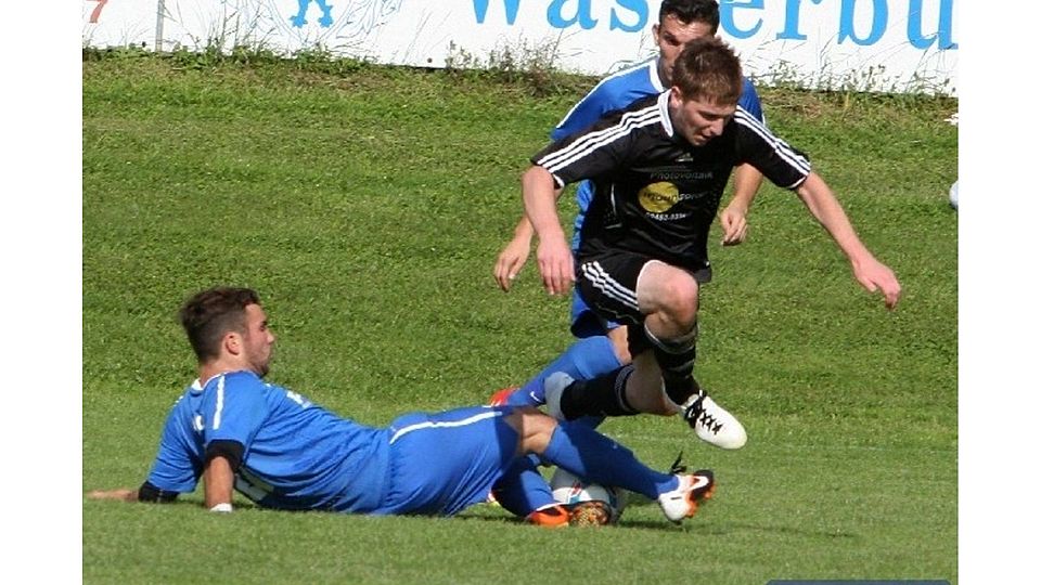 Der Allrounder Patrick Eichstetter (v.re.) hier noch im Trikot des TSV Langquaid.