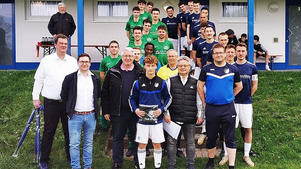 Joseph Renner (ganz vorne Mitte) bei der Auszeichnung am Ostermontag.