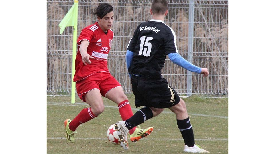 Zwei Tore erzielt, eines vorbereitet: Marios Katidis (links) spielte eine wichtige Rolle beim 4:2-Sieg der Weißenburger U19 in Eltersdorf.  F: Mühling