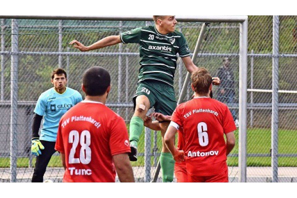 Der Rohrer Mann der Stunde: Ramin Sina hat nach seinem Doppelpack vom Sonntag in sieben Rückrunden-Spielen zehn Tore erzielt. Foto: Günter E Bergmann