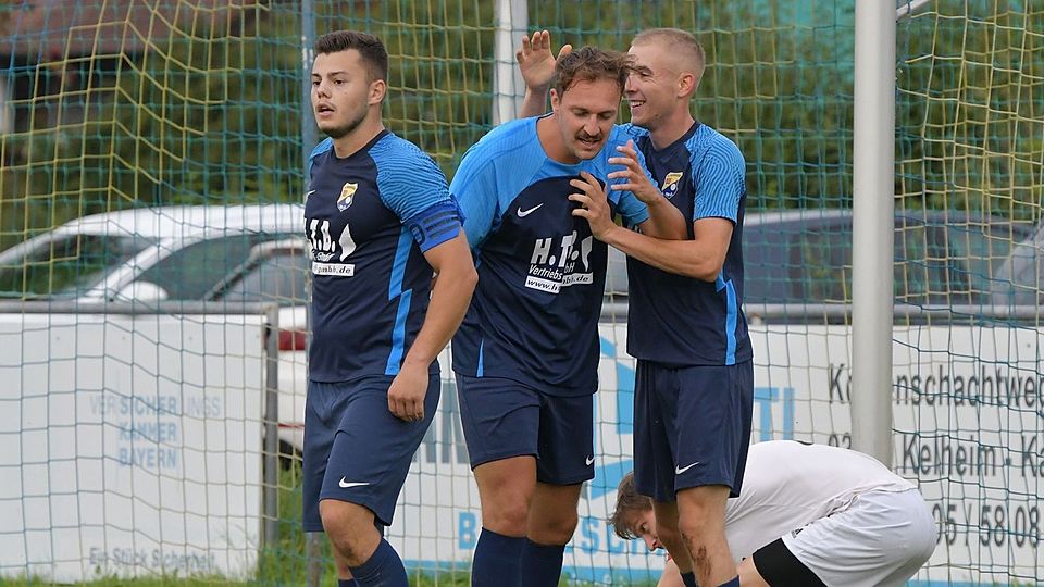 Die Offensive des FC Viehhausen um Tim Schmidt, Alex Kalteis und Philip Haasz (von links) zeigte gegen Schwarzenfeld großen Torhunger.