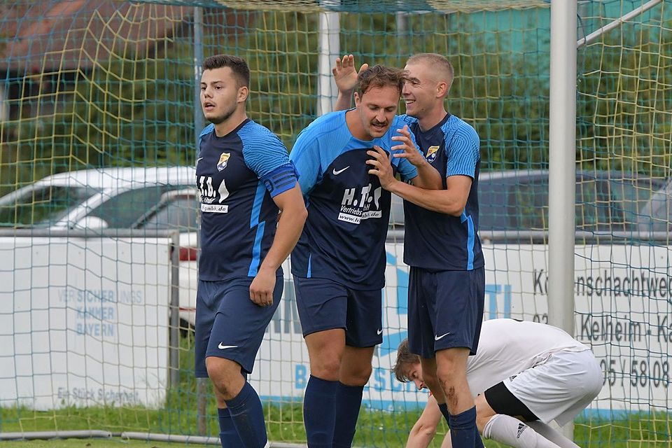 Die Offensive des FC Viehhausen um Tim Schmidt, Alex Kalteis und Philip Haasz (von links) zeigte gegen Schwarzenfeld großen Torhunger.