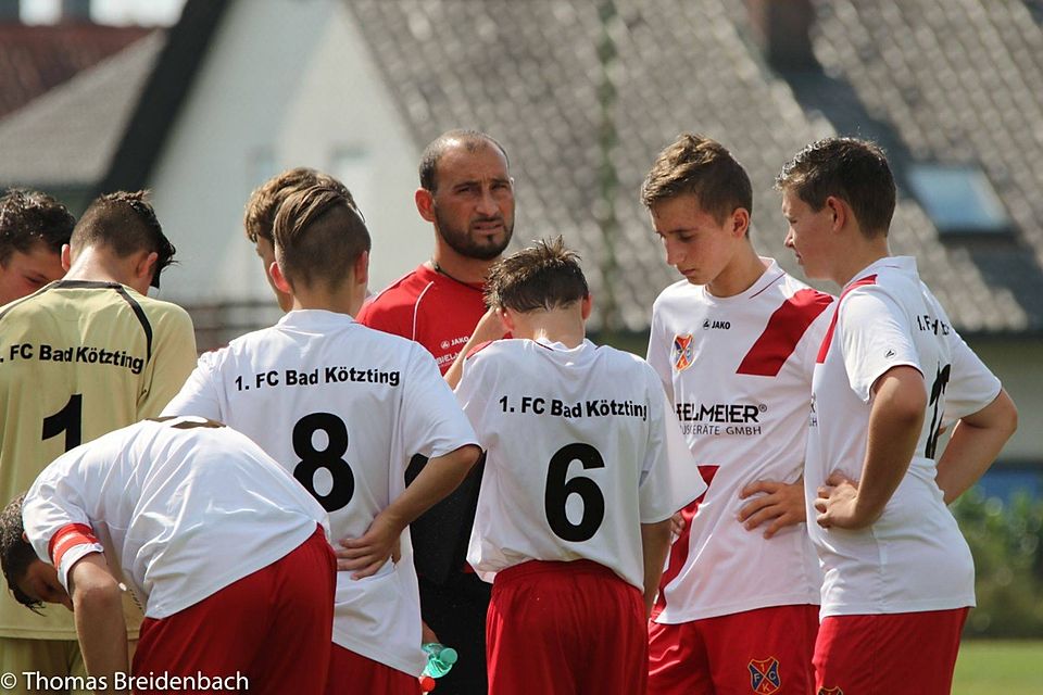 FC Trainer Infantino konnte mit seiner Truppe am Wochenende den ersten Dreier bejubeln.    Foto: Breidenbach