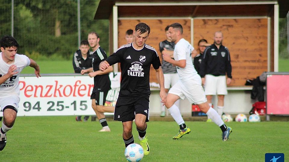 Großen Anteil hatte Ruhmannsfeldens Jonas Achatz (am Ball) am heutigen Punktgewinn gegen Bischofsmais