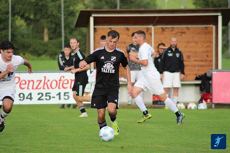 Großen Anteil hatte Ruhmannsfeldens Jonas Achatz (am Ball) am heutigen Punktgewinn gegen Bischofsmais