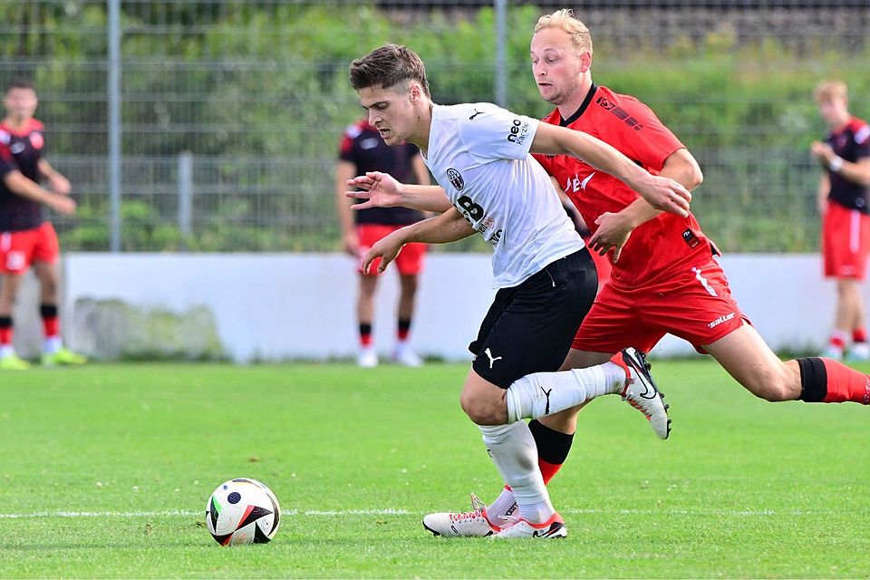 Eigengewächs und Ex-Profi Björn Zempelin (links) ist zurück beim SSV Jahn Regensburg. Und soll in der Bayernliga-U21 eine Führungsrolle einnehmen. Eigengewächs und Ex-Profi Björn Zempelin (links) ist zurück beim SSV Jahn Regensburg. Und soll in der Bayernliga-U21 eine Führungsrolle einnehmen.