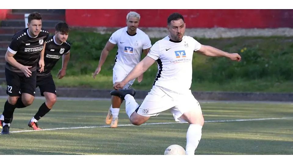 Weckt mit bereits 19 Saisontoren berechtigte Aufstiegshoffnungen in der Fußball-Gruppenliga: Andreas Schoch vom aktuellen Spitzenreiter SV Bauerbach. (Archivfoto) © Jens Schmidt