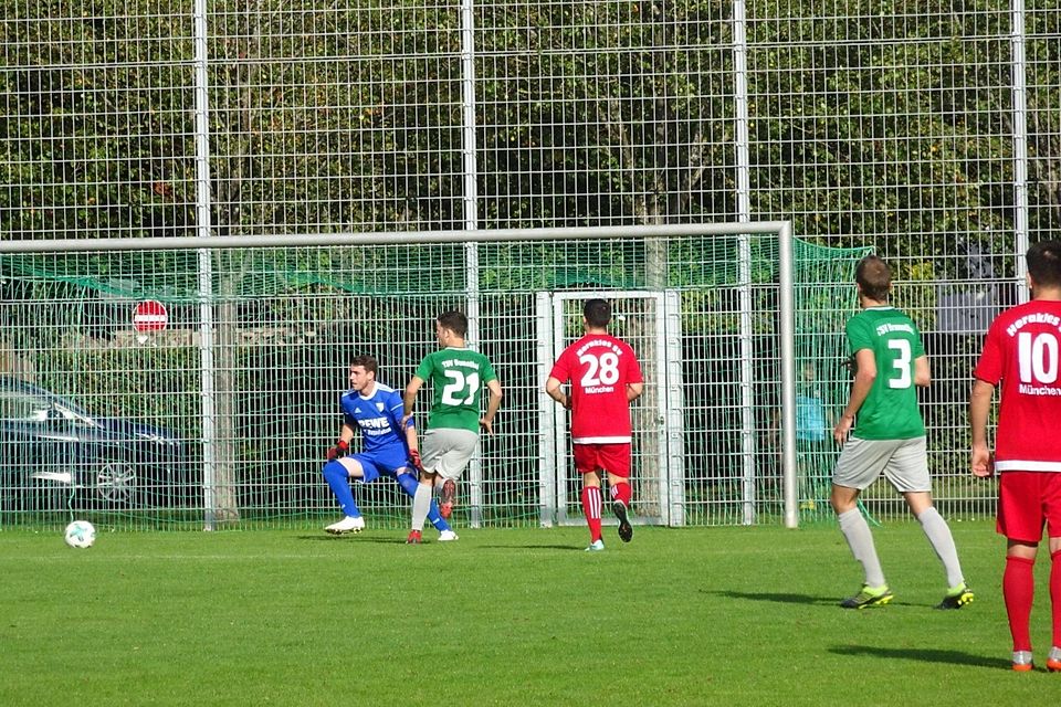 Uneigennützig serviert: Luis Fischer legte frei vor Keeper Lovic auf Alois Bachmann ab, der so zu seinem ersten Bezirksligator kam.