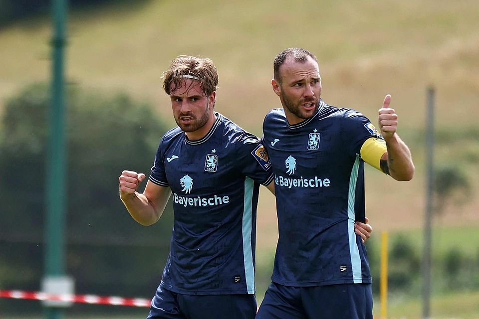 Läuft: Kapitän Patrick Hobsch und Siegtorschütze David Philipp.