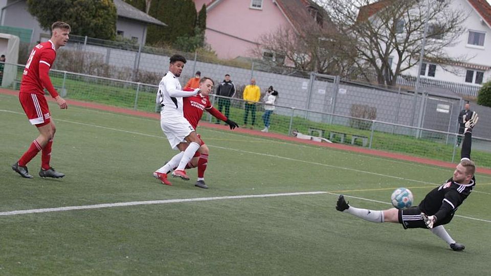 Endlich mal wieder jubeln: Der Lastminute-Sieg von RWO in Speyer hat dem Alzeyer Torwart Tobias Schneider und seiner Mannschaft, hier bei einem Testspiel, gut getan.	