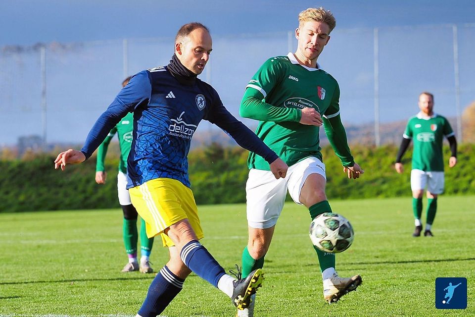 Spielertrainer Florian Steppich hatte mit dem SV Niederhofen die Nase vorne und holte beim BC Schretzheim (rechts Martin Schromm) drei Zähler im Abstiegskampf.