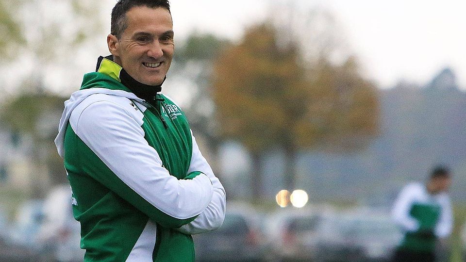 Neno Rogosic, Trainer des VfR Stockach, hat derzeit gut Lachen. Seine Elf gewann am vergangenen Wochenende beim SV Denkingen mit 1:0 und festigte damit ihre Position in der Spitzengruppe. Am Samstag ist Schlusslicht FC Überlingen zu Gast bei den Hegauer Archivfoto: bodon