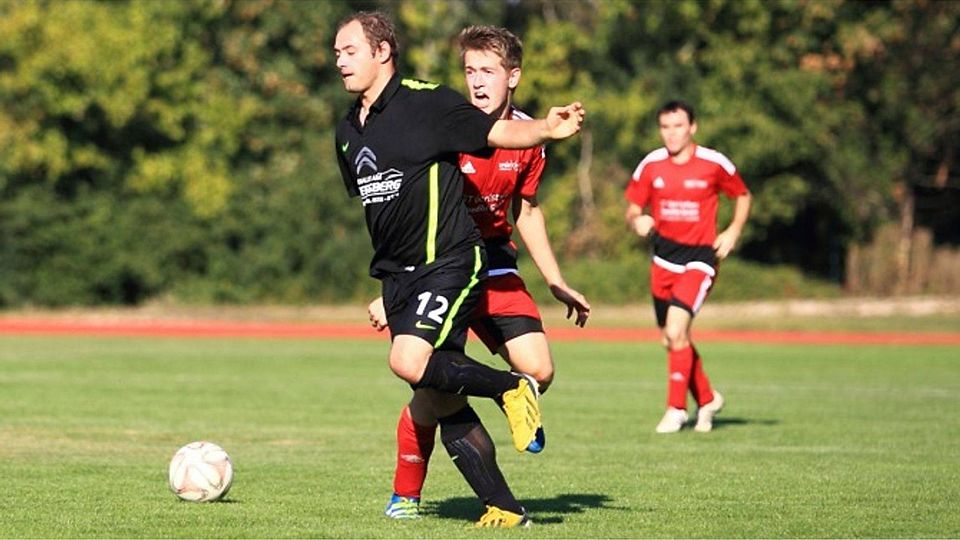 Fichte Bechenheim (schwarz) wird die Saison beenden können. F: Wolff