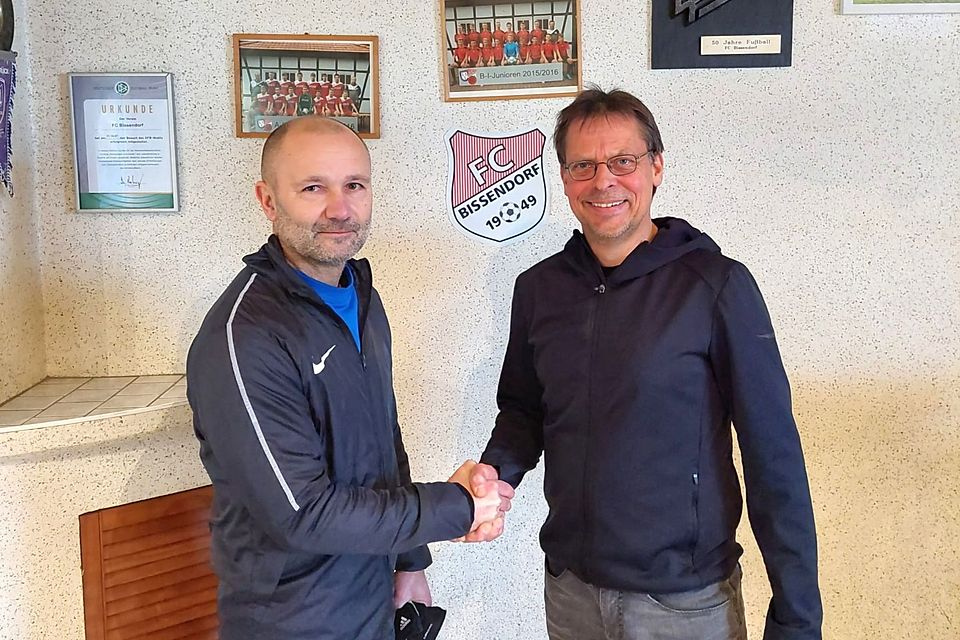 Bissendorfs Neu-Coach Manuel Nannig und 1. Vorsitzender Lutz Pullwitt haben sich schnell geeinigt.