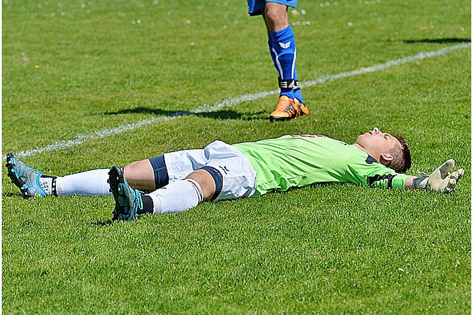 Kissings Torwart Felix Seidel hatte keinen schönen Sonntag. Mit 4:1 unterlag sein Team gegen den TSV Pfersee.  Foto: Rudi Fischer