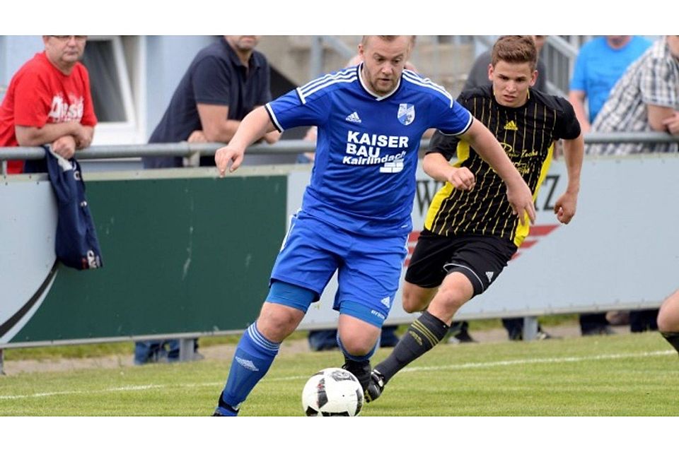 Weisendorf (blau) gewinnt das Spitzenspiel gegen Adelsdorf F: Linke