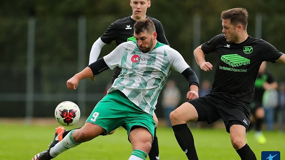 Stefan Pecher (Bildmitte) soll das Angriffsspiel des SV Hutthurm beleben 
