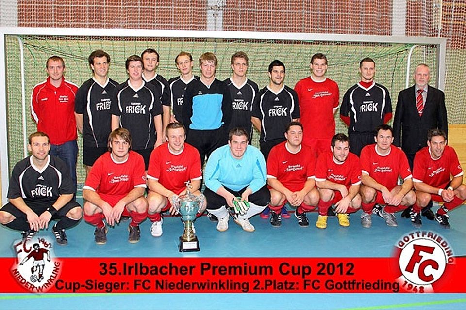 Irlbacher Premium Cup Gewinner FC Niederwinkling (rot), Zweiter FC Gottfrieding. F: Siering