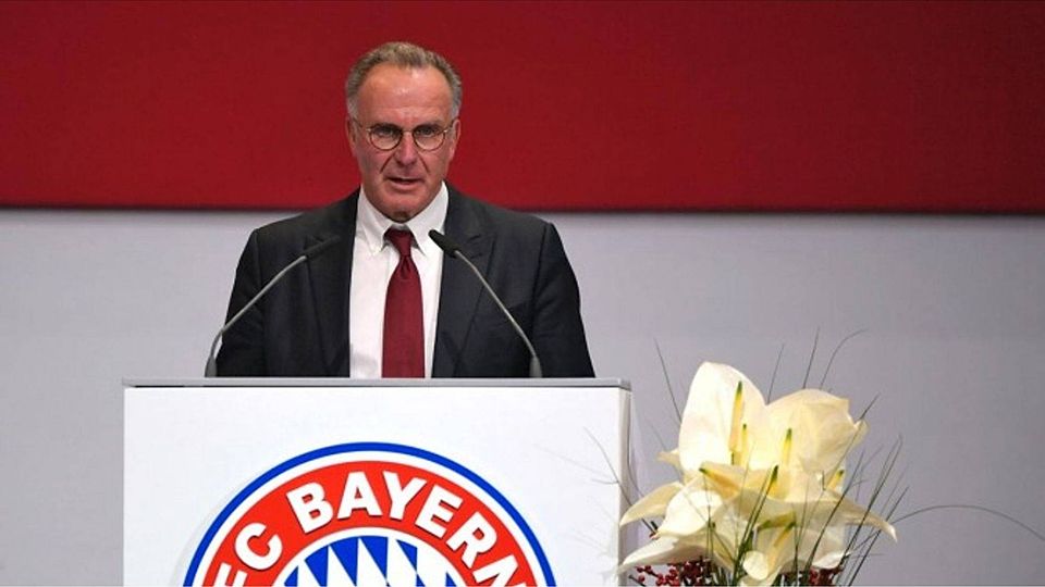 Karl-Heinz Rummenigge spricht während der Jahreshauptversammmlung des FC Bayern. Foto: mis