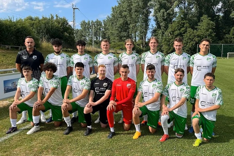 Die Neuen bei der DJK Donaueschingen um Trainer Christian Leda (stehend oben links). 