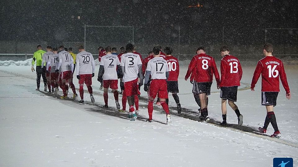 Im Testspiel gegen den VfL Gehrden konnte der Schnee den Landesligisten TSV Rot-Weiß Zerbst nicht stoppen. In der Verbandsliga dagegen sorgte die Witterung für einige Neuansetzungen und geänderte Pläne.