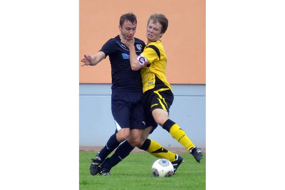 Ein harter Weg für Güsen (in blau) zur Titelverteidigung?  (F. Germania Güsen)