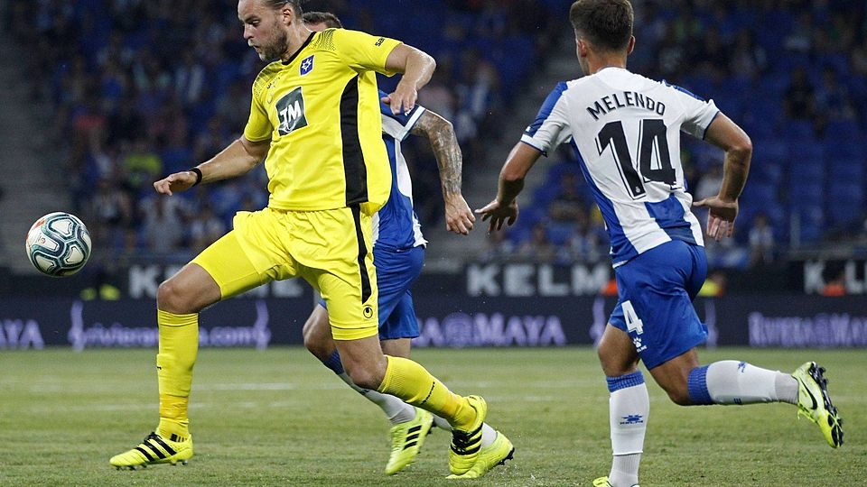 2019 spielte Gudmundur Hafsteinsson (gelbes Trikot) in der Europa League gegen Espanyol Barcelona, künftig läuft er für Abtswind u.a. gegen Karlburg, Seligenporten und Vilzing auf.