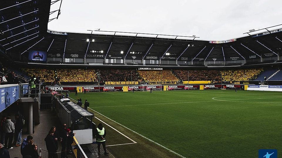 Tausende Aachen-Fans machten das Auswärtsspiel in Paderborn zu einem Heimspiel.