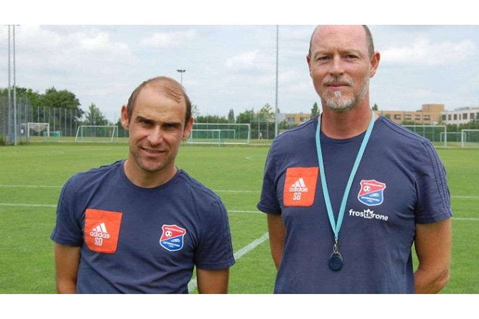 SpVgg-Trainer Robert Lechleiter (links) lobt die Moral seiner Mannschaft Gasser