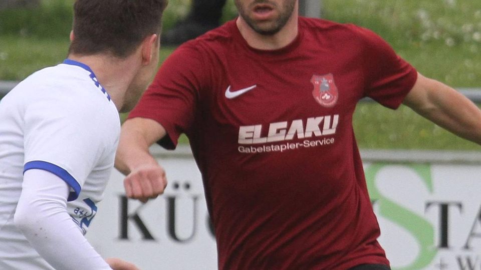 Laufen und laufen lassen: Kammerbergs Spielertrainer Matthias Koston (rechts) bat nach der Pleite gegen Rohrbach zum Straftraining.