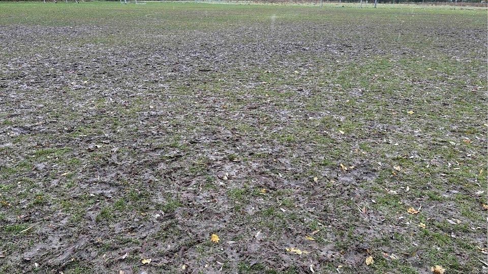 Der Rasen in Walperlach musste in den vergangenen Wochen aufgrund von Platzmangel einiges durchmachen.