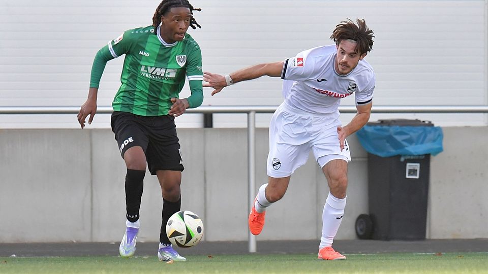Moritz Lamkemeyer (r.) möchte mit der U21 des SC Verl das dritte Spiel in Folge gewinnen. 