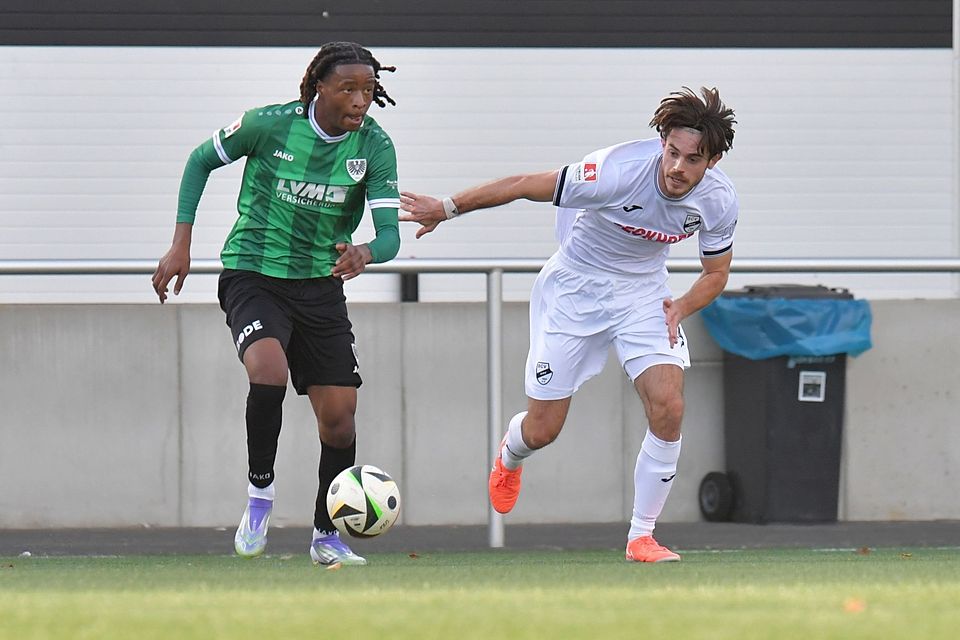 Moritz Lamkemeyer (r.) möchte mit der U21 des SC Verl das dritte Spiel in Folge gewinnen. Moritz Lamkemeyer (r.) möchte mit der U21 des SC Verl das dritte Spiel in Folge gewinnen.
