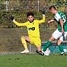 Zwei Protagonisten: Kastls Torhüter Andreas Peller (li.) verhinderte beim Geretsrieder 2:1-Sieg weitere Gegentore, während TuS-Torjäger Srdan Ivkovic in der Nachspielzeit die rote Karte kassierte.