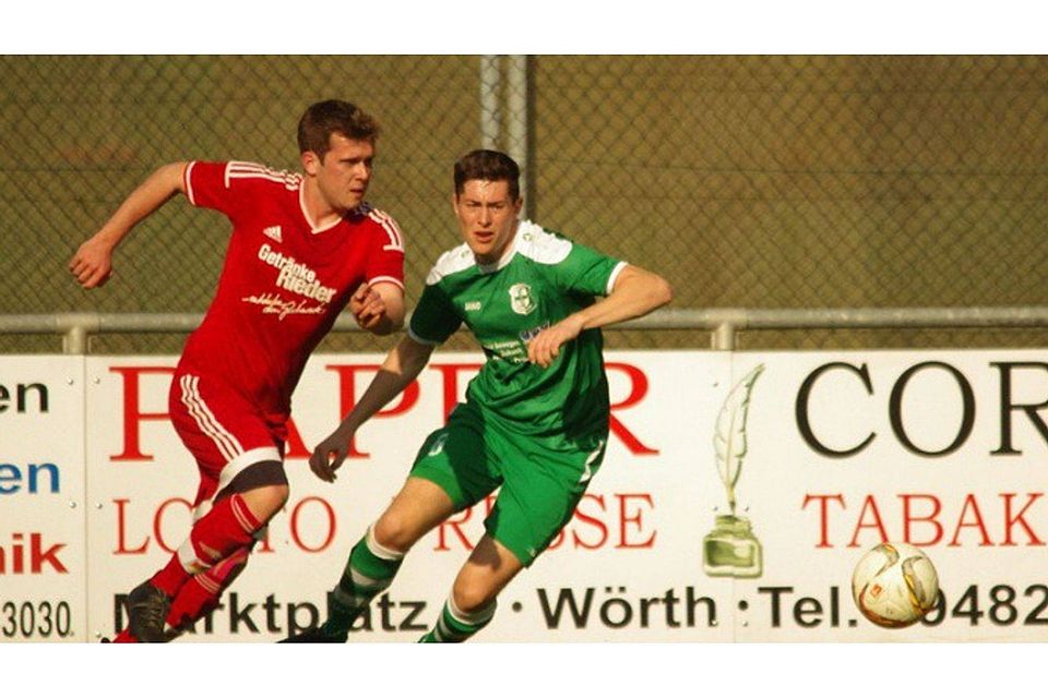 Matthias Vilsmeier (l.) und der TSV Wörth gewannen gegen Oberndorf das dritte Heimspiel in Folge ohne Gegentor. F: lst
