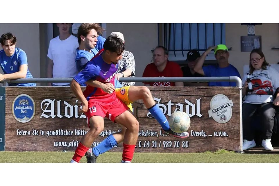 Clemens Landau (links, hier gegen Arda Sirin vom TSV Steinbach II) war gegen Okriftel der Marburger Aktivposten. © Jens Schmidt