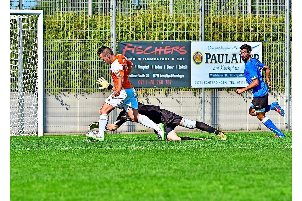 Zweites Spiel, dritter Treffer: Emre Yildizeli (l.) schloss seinen Alleingang über den halben Platz mit dem Tor zum 1:0 an. Foto: Tom Bloch