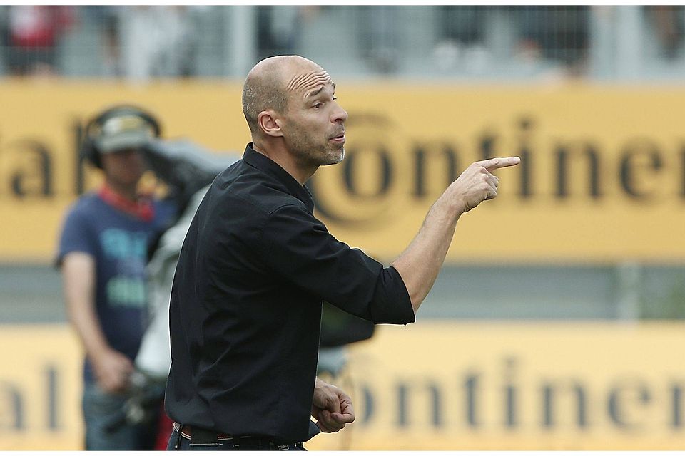 Nach dem 0:1 gegen Münster bat Jahn-Trainer Alexander Schmidt die Fans, &quot;doch Ruge zu bewahren&quot;. &lt;b&gt;F: Images&lt;/b&gt;