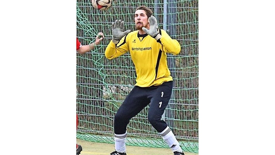 Erst Pechvogel, dann Pokalheld: Sportvg-Schlussmann Daniel Weyershäuser verschuldete das 0:1, bügelte den Fehler aber im Elfmeterschießen aus. Foto: Günter E. Bergmann