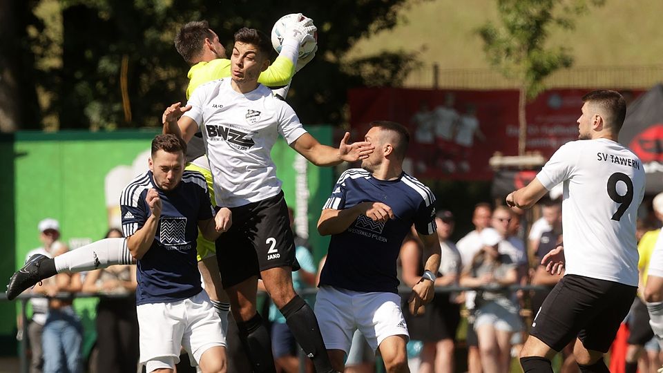 Aller Einsatz half nichts: Karim Yahia (Bildmitte) und seine Tawerner mussten in Westerburg eine klare 0:3-Pleite quittieren und bleiben damit in der Bezirksliga. 