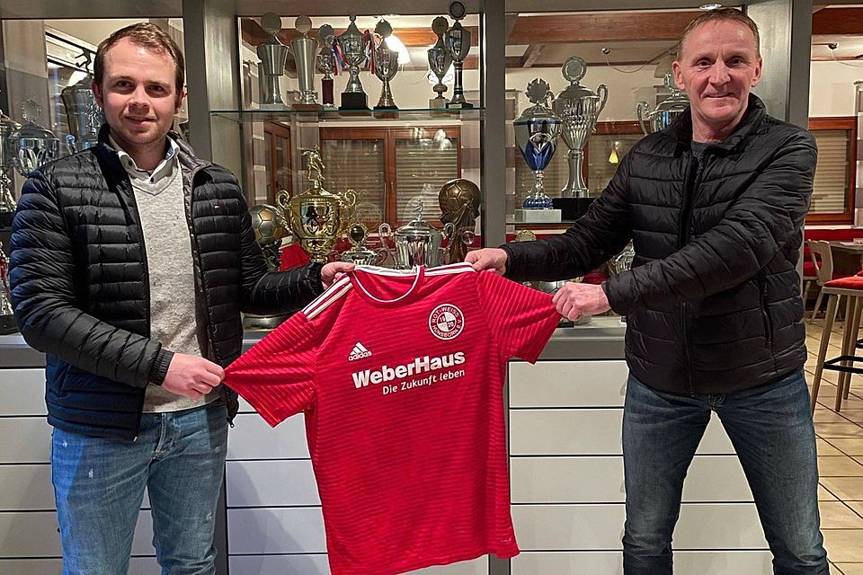 Hünsborns Vorstandsvorsitzender Gabriel Annen (links) freut sich, mit Andreas Schrage einen Nachfolger für den nach der Saison scheidenden Ansgar Arns gefunden zu haben.