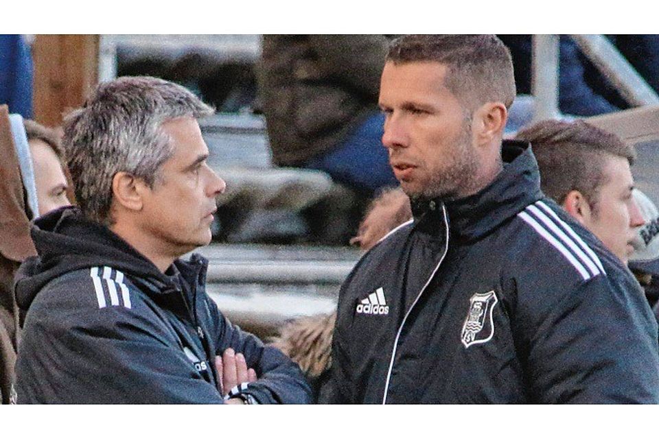 Trainieren den ESV auch in der nächsten Saison: Cheftrainer Töns Dohrn (links) und sein Assistent Frank Moor. Foto: Pil