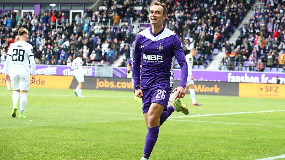 Kilian Jakob erzielte eines seiner vier Saisontore für Erzgebirge Aue gegen den TSV 1860 München.