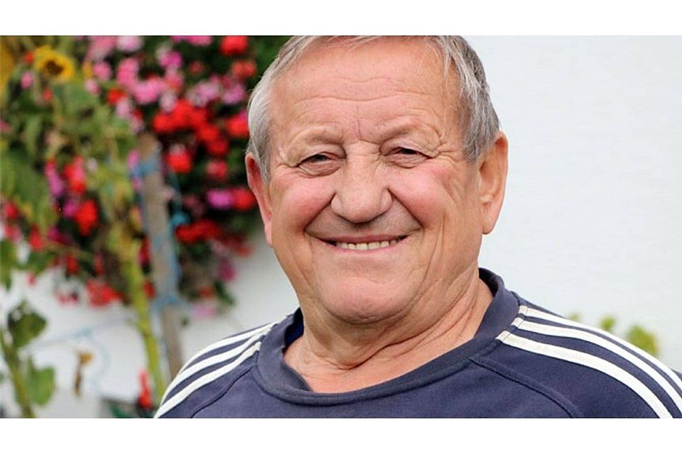 Der Deininger Hans Schröppel hat in seiner Zeit als Fußball-Trainer zahlreiche Talente im Landkreis gefördert. Fast fünf Jahrzehnte lang stand er bei verschiedenen Teams an der Seitenlinie. 	F.: René Lauer