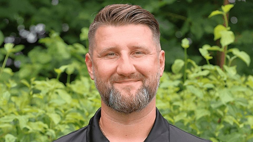 Bartosz Maslon verlässt den VfB Speldorf um seine A-Lizenz in Polen zu machen.