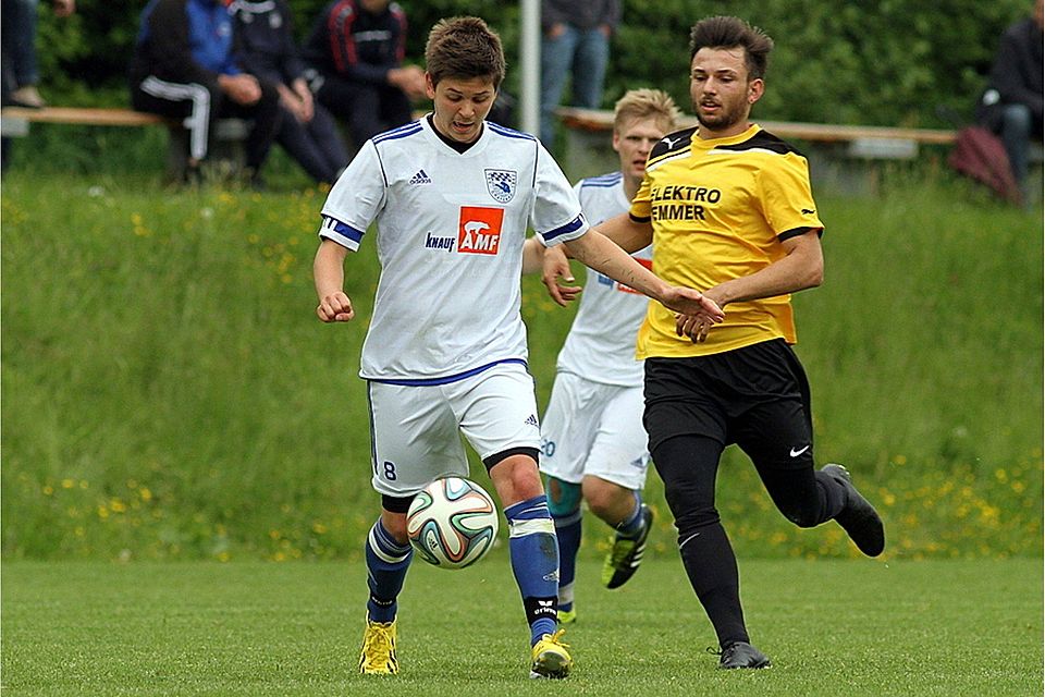 Johannes Hofbauer (am Ball) wechselt zum TSV Waldkirchen F: Enzesberger