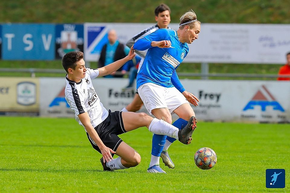 Mit 2:1 behielt der SC Mühlried um Marco Rechenauer (am Ball) die Oberhand gegen den TSV Burgheim.