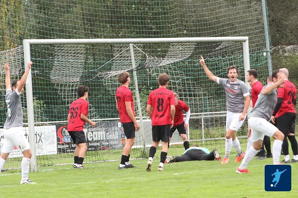 Der TSV Offingen darf weiter jubeln. Nach dem 3:2-Sieg gegen den SC Altenmünster gelingt sogar der Sprung an die Spitze.